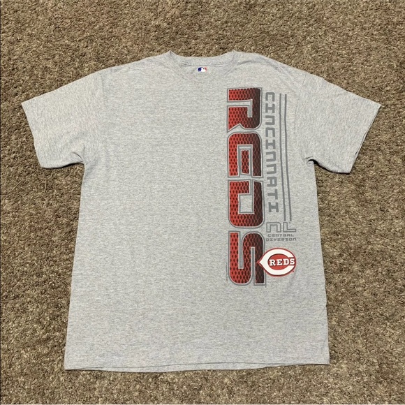 white cincinnati reds t shirt